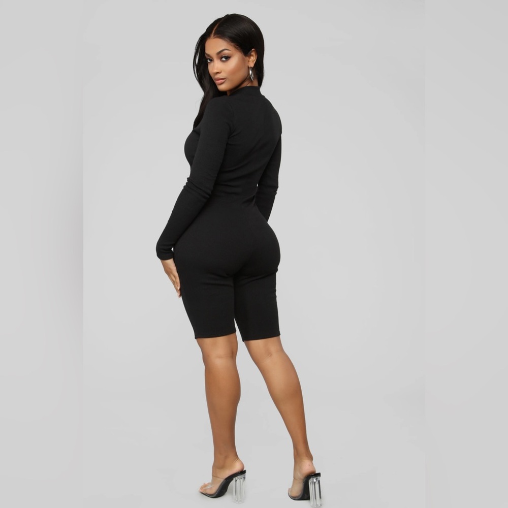 Fun Times Ribbed Romper - Picture 4 of 4